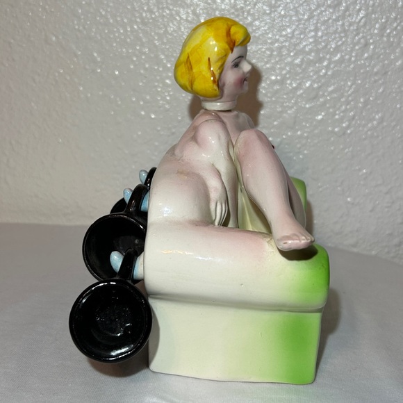 Vintage Nude Decanter Lady on Sofa - Risqué Japan with 4-cups - Picture 9 of 10